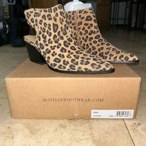 Matisse leopard print bootie heels size 10